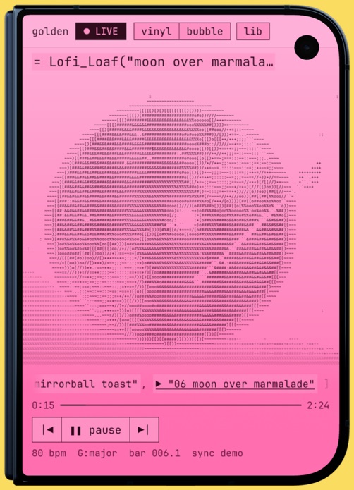 iPhone Duo closed, in bubblegum: the vinyl turning.